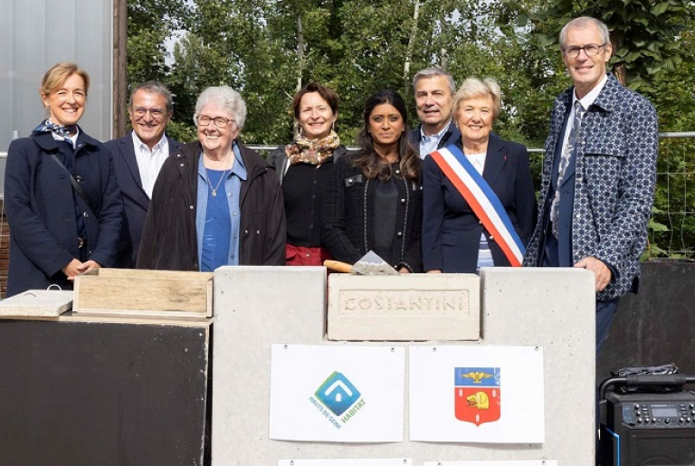 Pose de la première pierre de la résidence Yves Cariou à Marnes-la-coquette