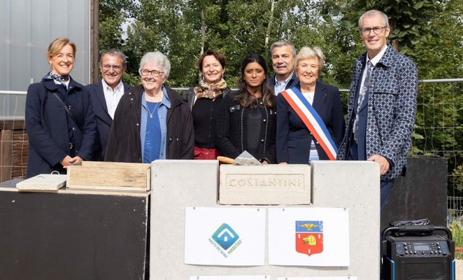 Pose de la première pierre de la résidence Yves Cariou à Marnes-la-coquette