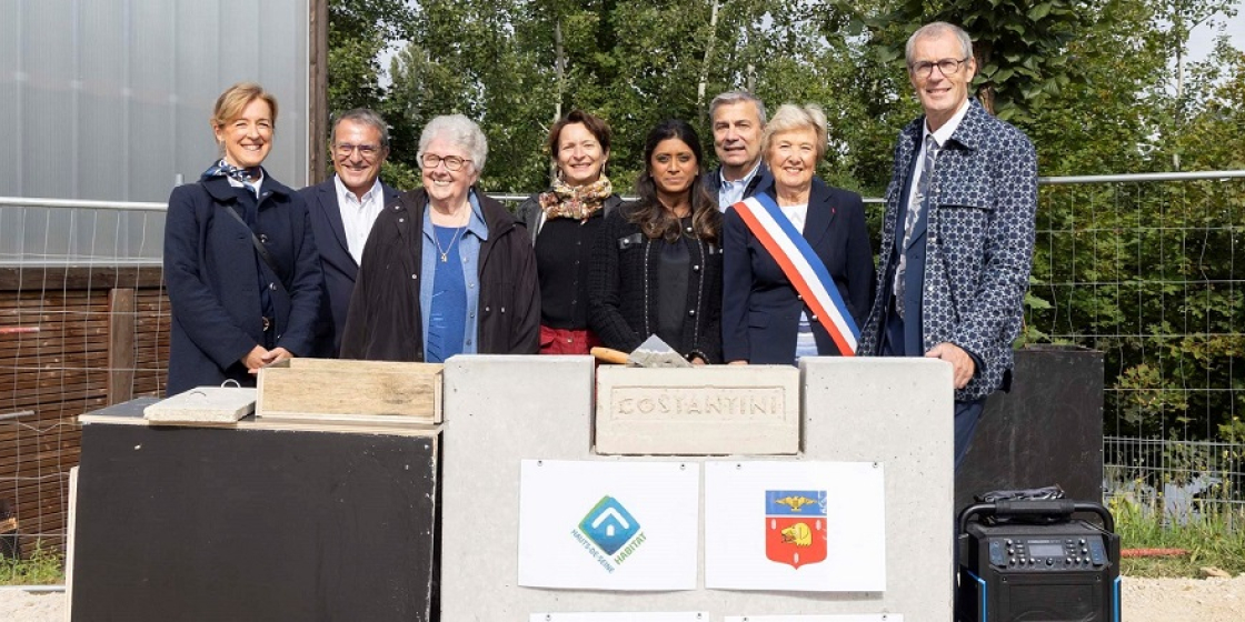 Pose de la première pierre de la résidence Yves Cariou à Marnes-la-coquette